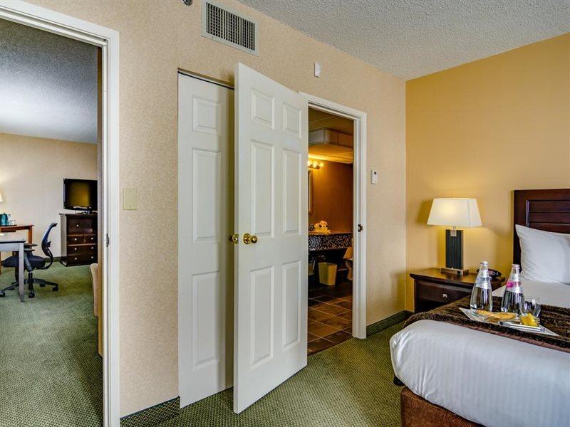 Sawridge Inn&Conference Centre Edmonton South Extérieur photo